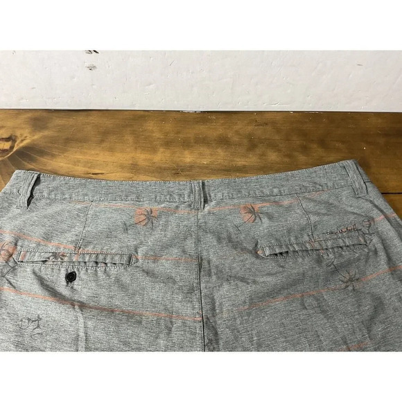 Travis Mathew Men's Gray Palm Tree Golf Shorts Size 38 - Picture 7 of 13